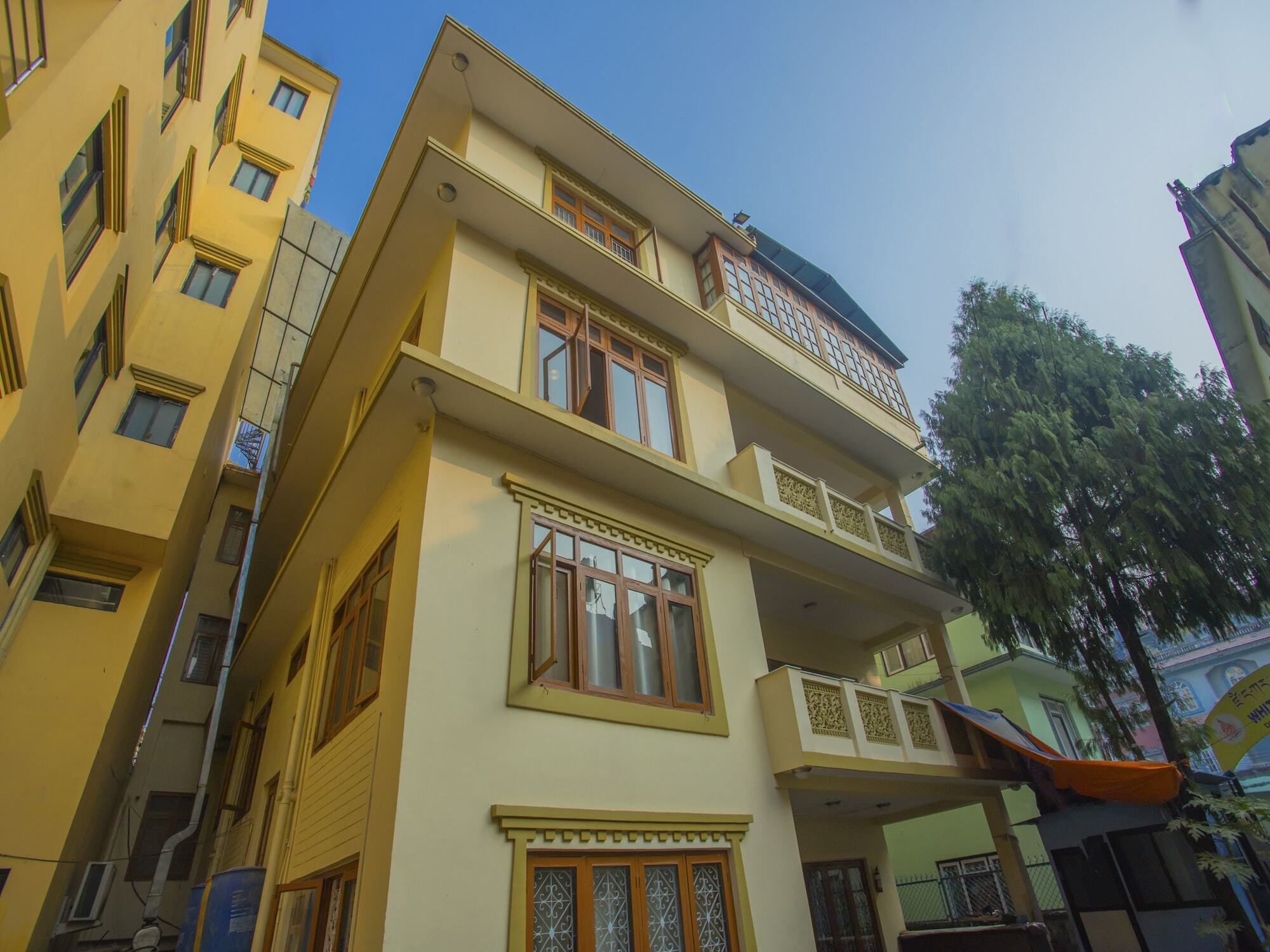 Oyo 255 White Zambala Hotel Katmandú Exterior foto